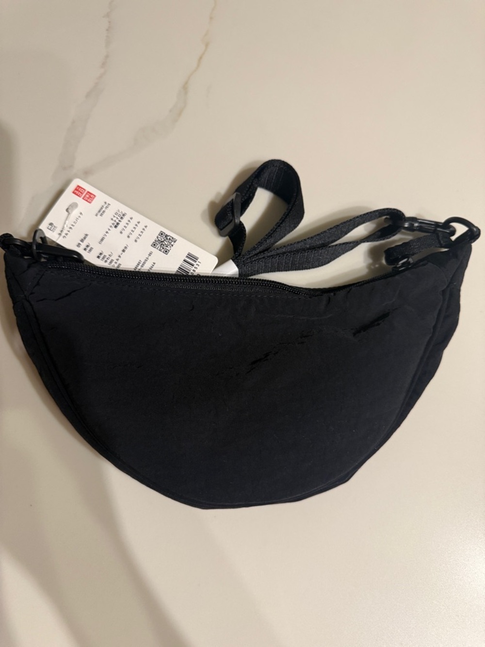 Uniqlo Round Ultra Mini Bag / black